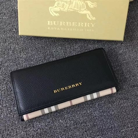 burberry women's wallets discount.